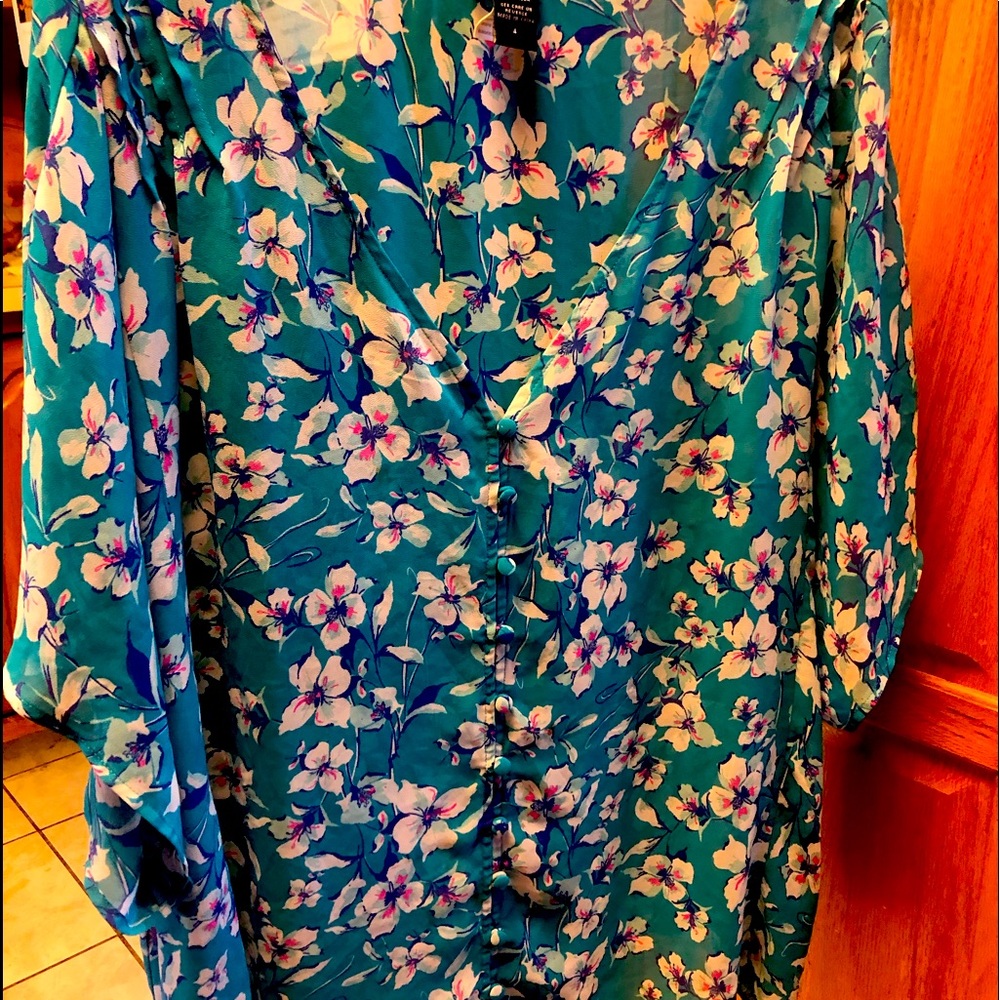 Blue flower check top
